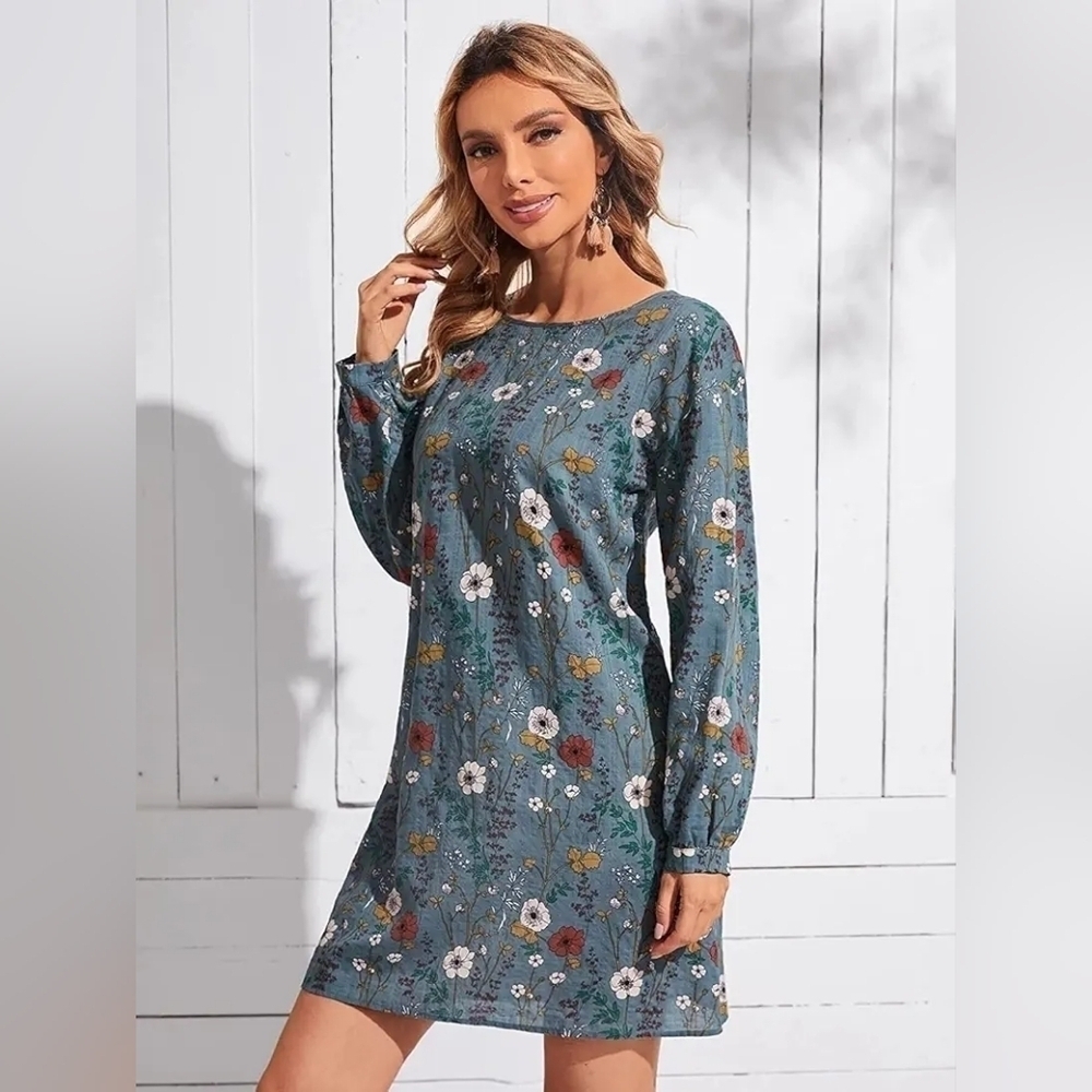 NWT EMERY ROSE Smocked Loose Fitting Floral Dress